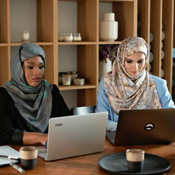 Professional UAE License Employees in the UAE working in an office